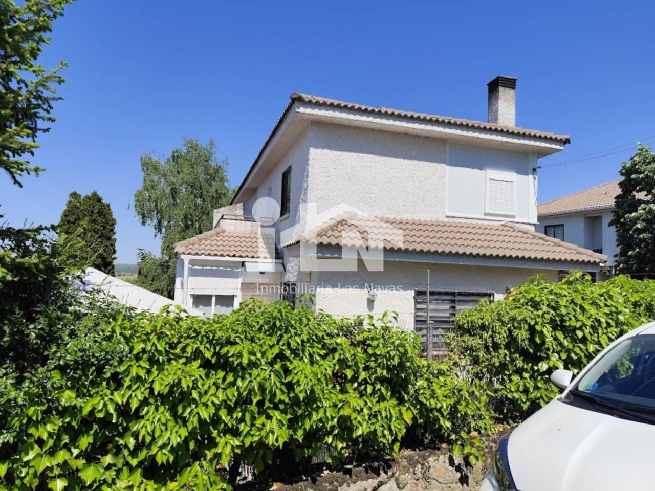 Vista exterior de Casa o xalet en venda en Navalperal de Pinares amb Calefacció, Jardí privat i Terrassa