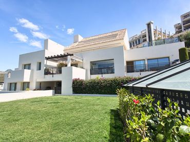 Apartamento con balcón en venta en Montemayor - Marbella Club