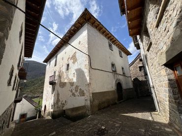Casa con balcón en venta en Calle San Pedro