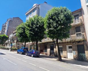 Vista exterior de Edifici en venda en Vigo 