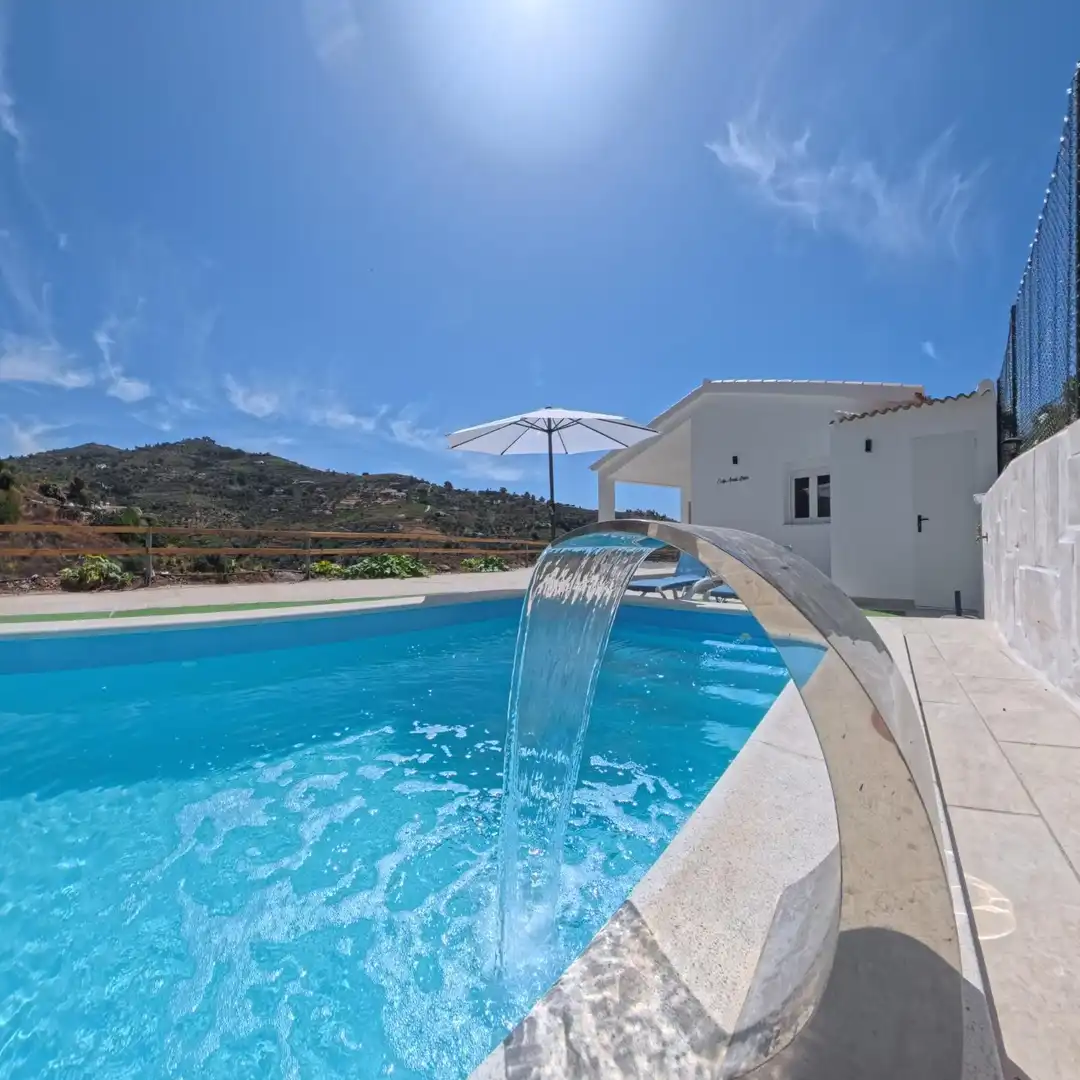 Schwimmbecken von Country house zur Miete in Sayalonga mit Privatgarten, Terrasse und Schwimmbad