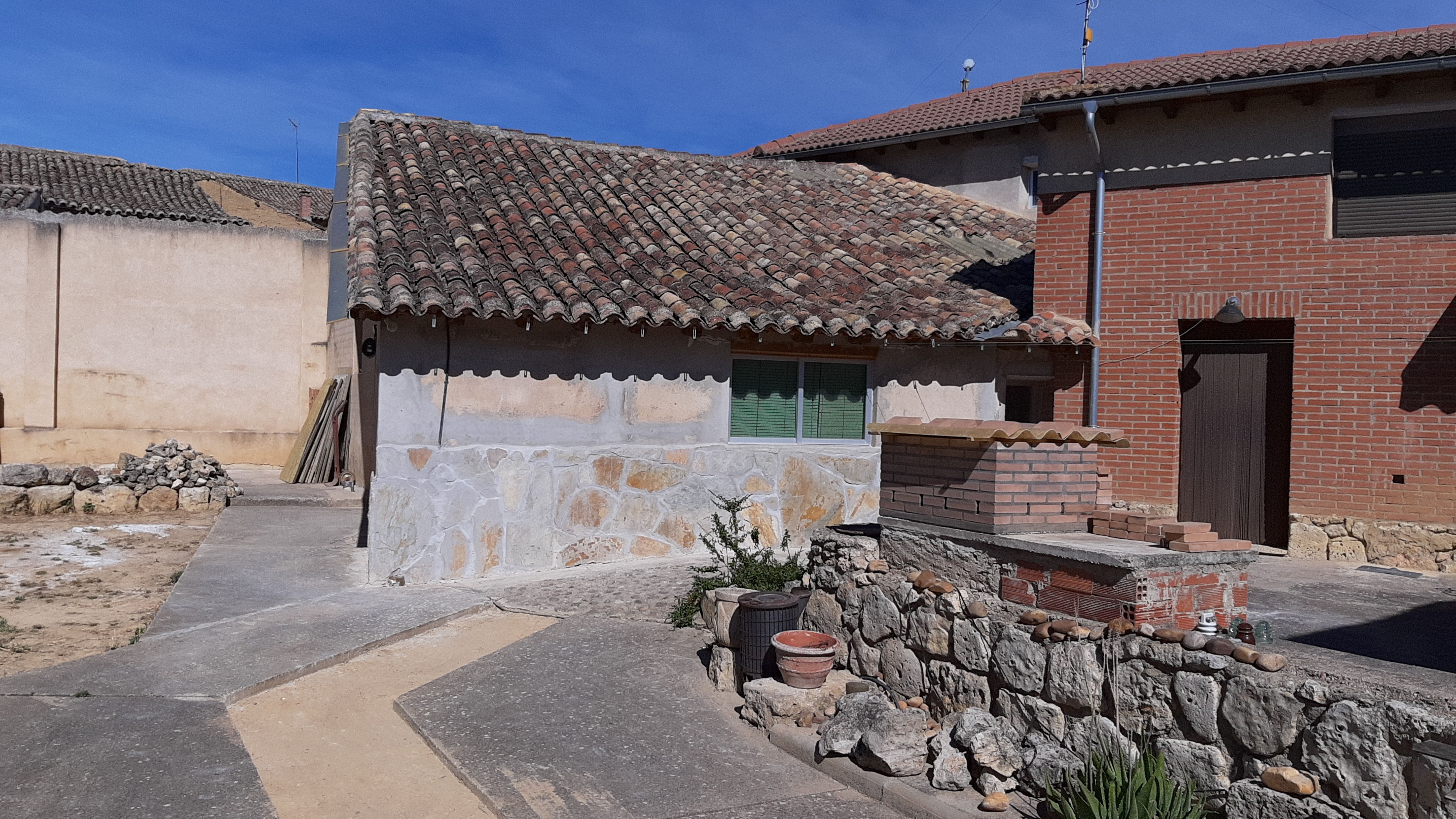 Exterior view of Single-family semi-detached for sale in Castromocho  with Private garden, Terrace and Storage room