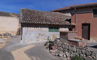 Vista exterior de Casa adosada en venda en Castromocho amb Terrassa