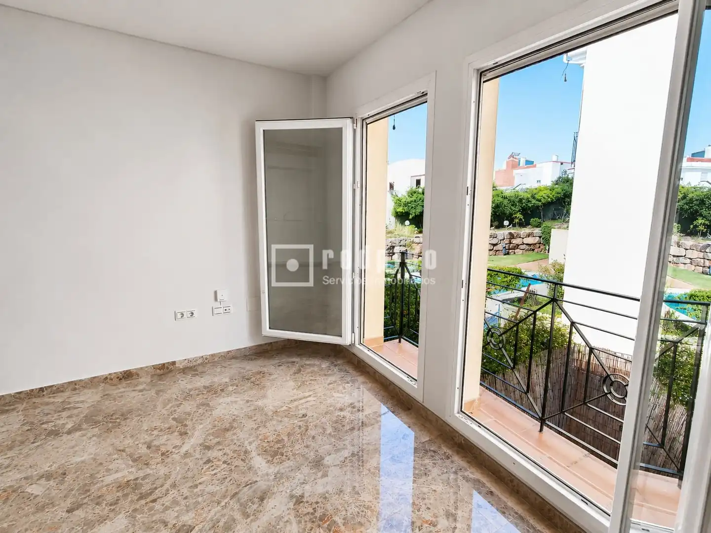 Piso con piscina en venta en El Pinillo, imagen 2