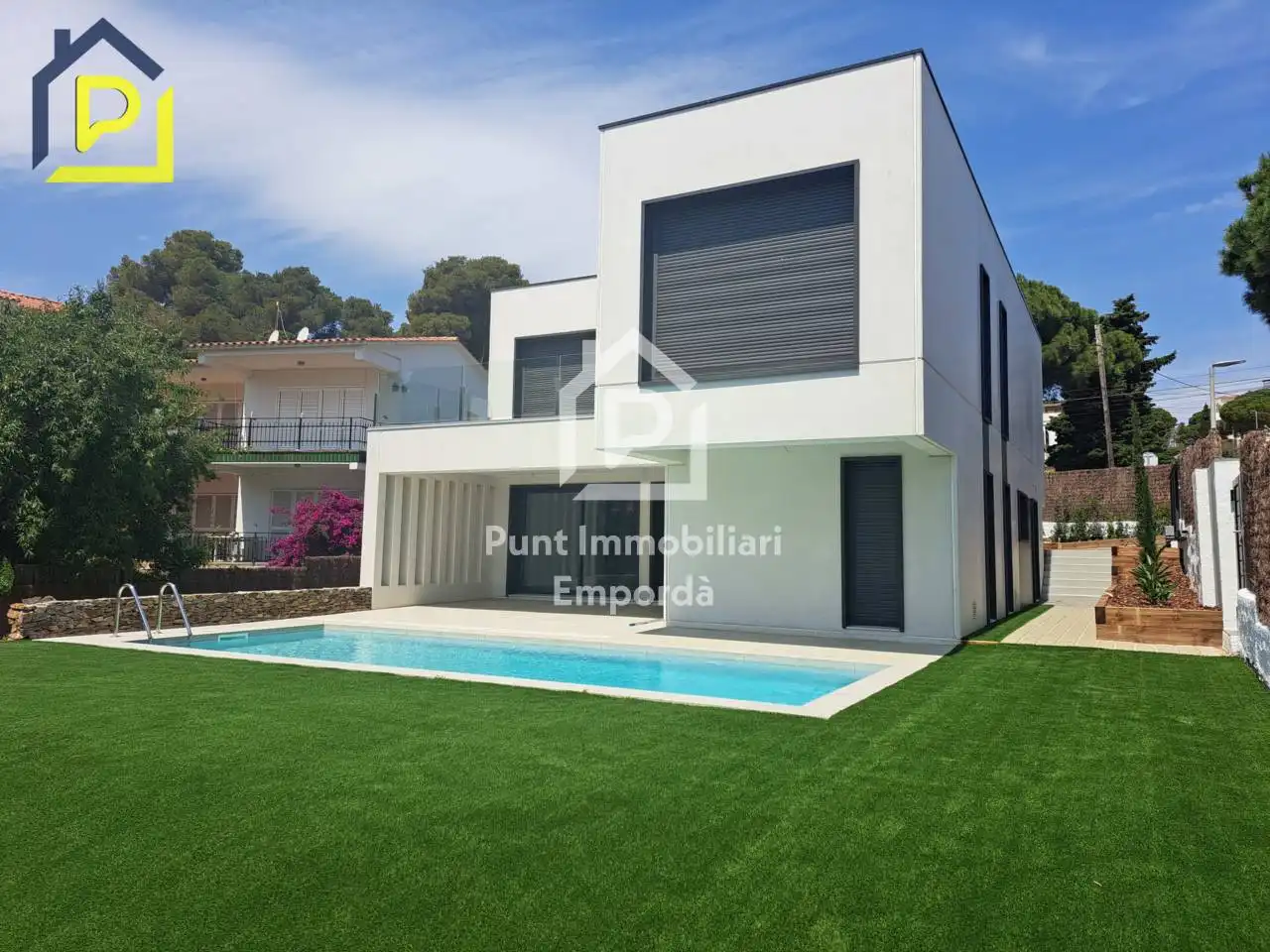 House with pool for sale in Carboneres - La Farella