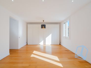 Piso con ascensor en venta en Carrer de Còrsega