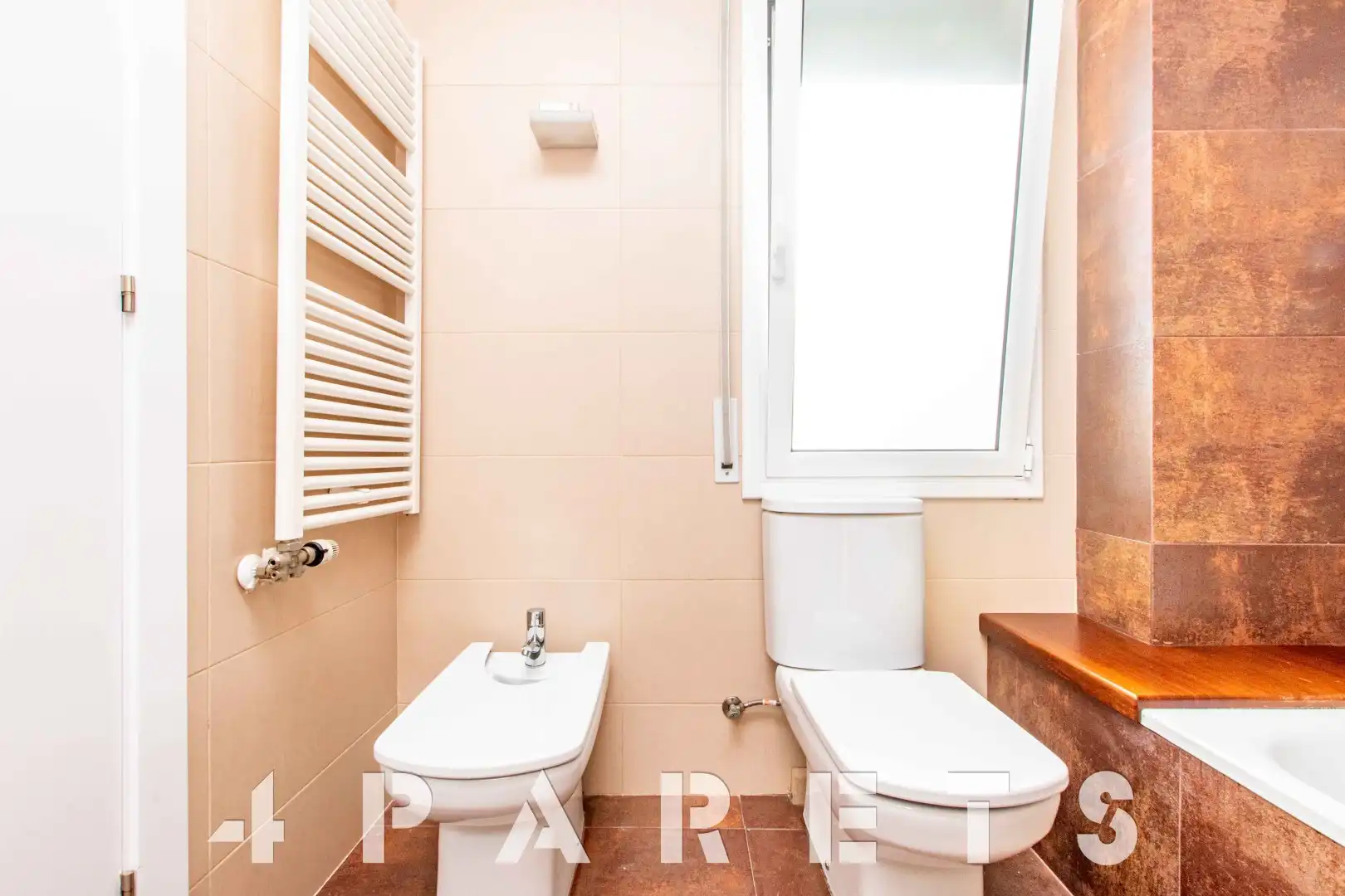 Badezimmer von Einfamilien-Reihenhaus zum Verkauf in Santa Susanna mit Heizung, Privatgarten und Terrasse