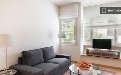 Living room of Flat to rent in  Barcelona Capital  with Air Conditioner, Heating and Furnished