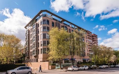 Exterior view of Flat for sale in  Madrid Capital  with Balcony