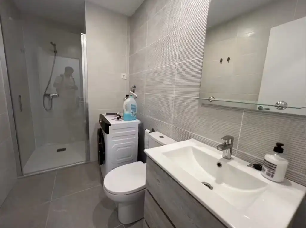 Bathroom of Flat for rent in Valencia  with Air Conditioner, Heating and Terrace