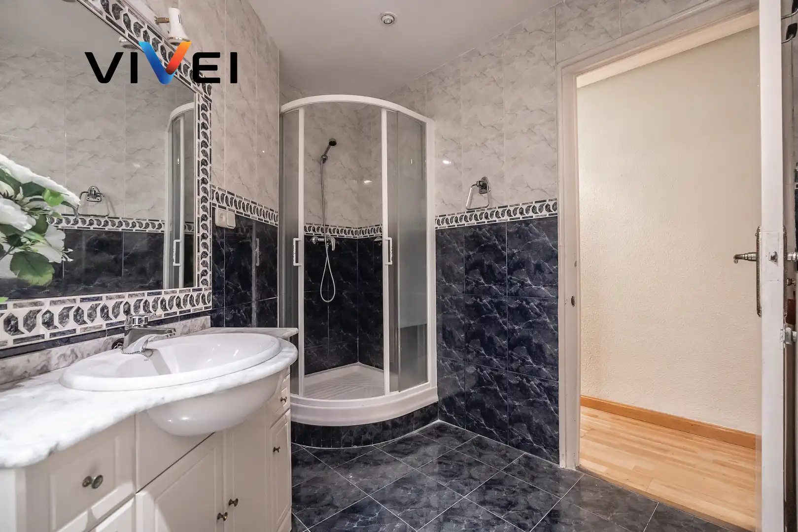 Bathroom of Flat for sale in Madrid  with Heating