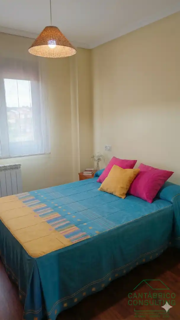 Schlafzimmer von Wohnung zum Verkauf in Navia mit Heizung, Parkett und Terrasse