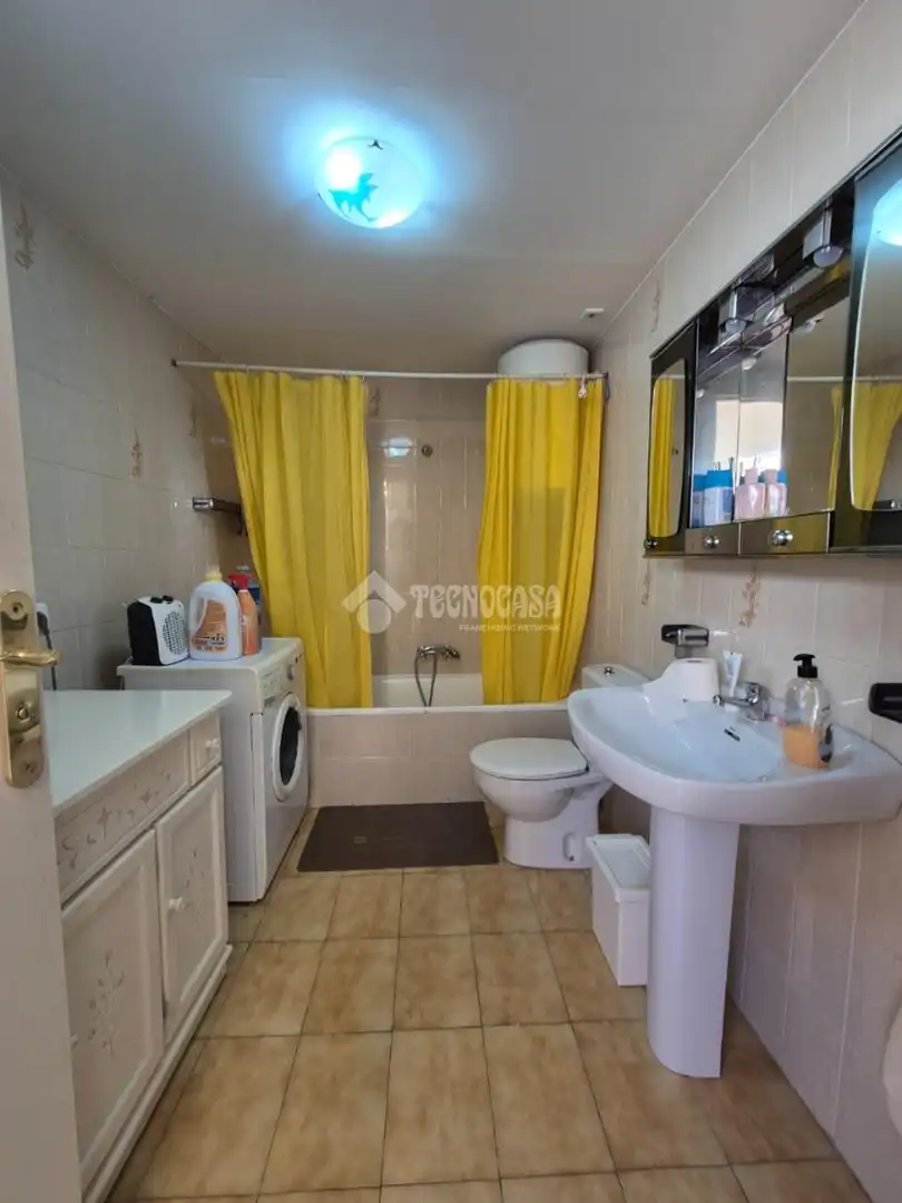 Badezimmer von Einfamilien-Reihenhaus zum Verkauf in Cendejas de la Torre mit Heizung und Terrasse