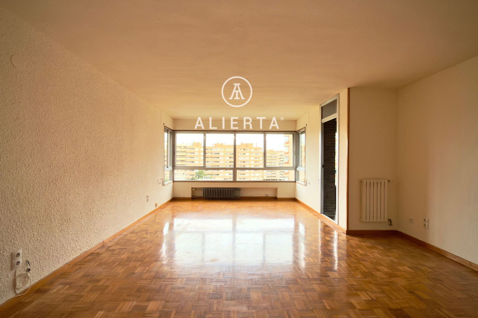 Exterior view of Flat for rent in  Zaragoza Capital  with Heating and Terrace