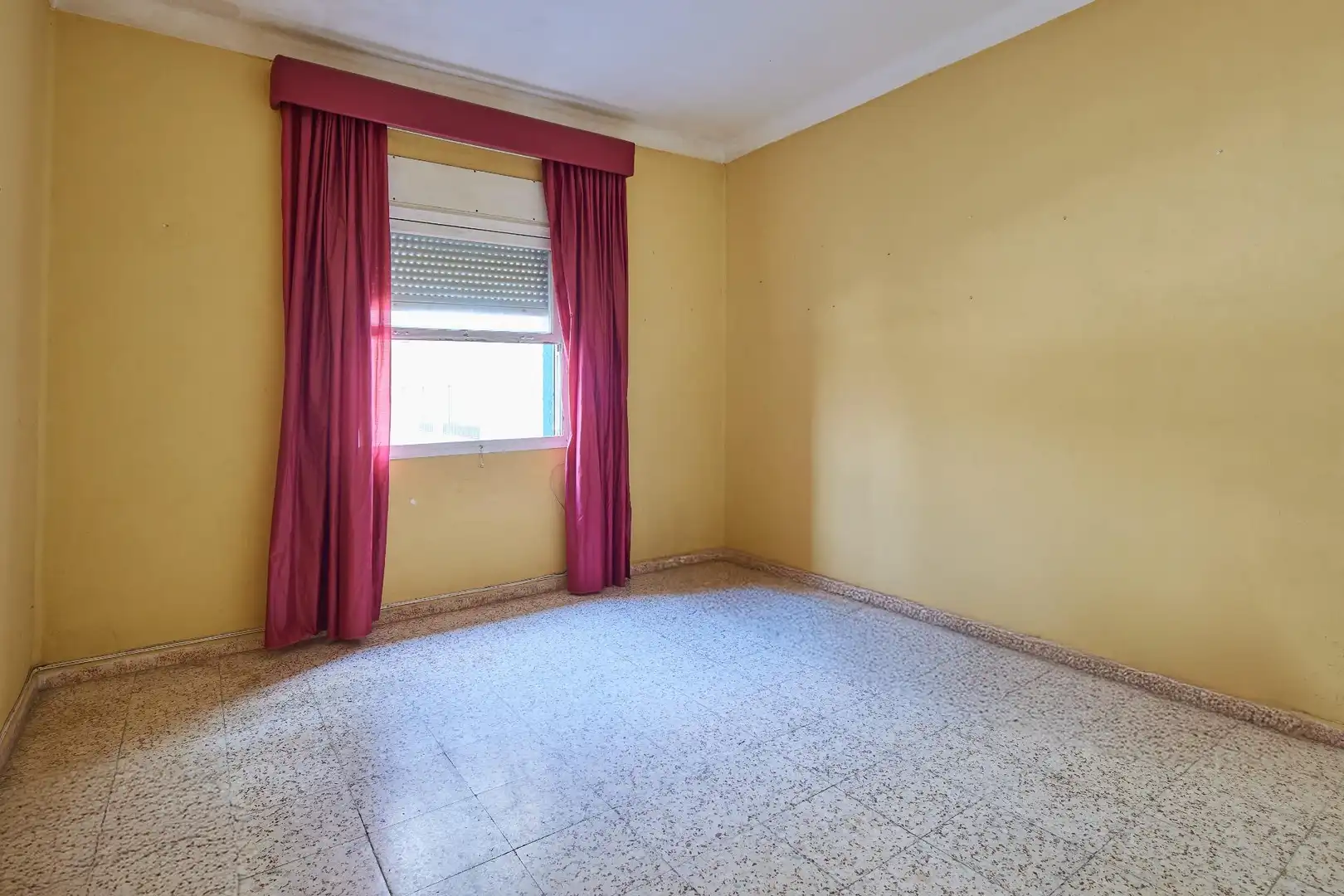 Habitación de Planta baja en venta en Cádiz con Terraza y Balcón