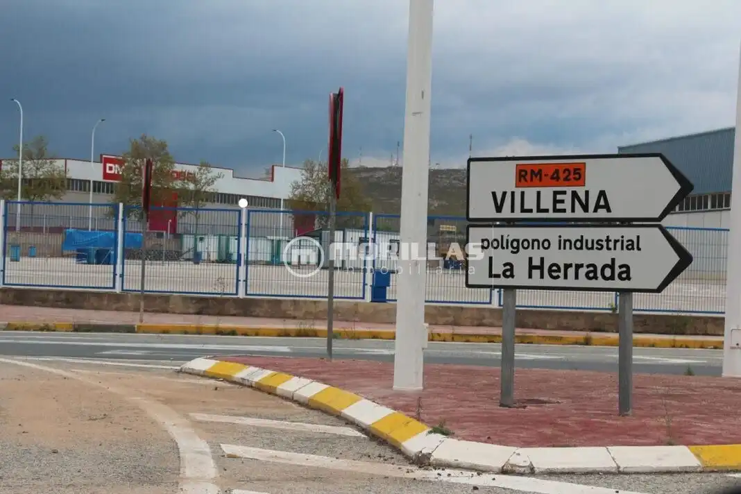 Vista exterior de Nave industrial en venta en Yecla