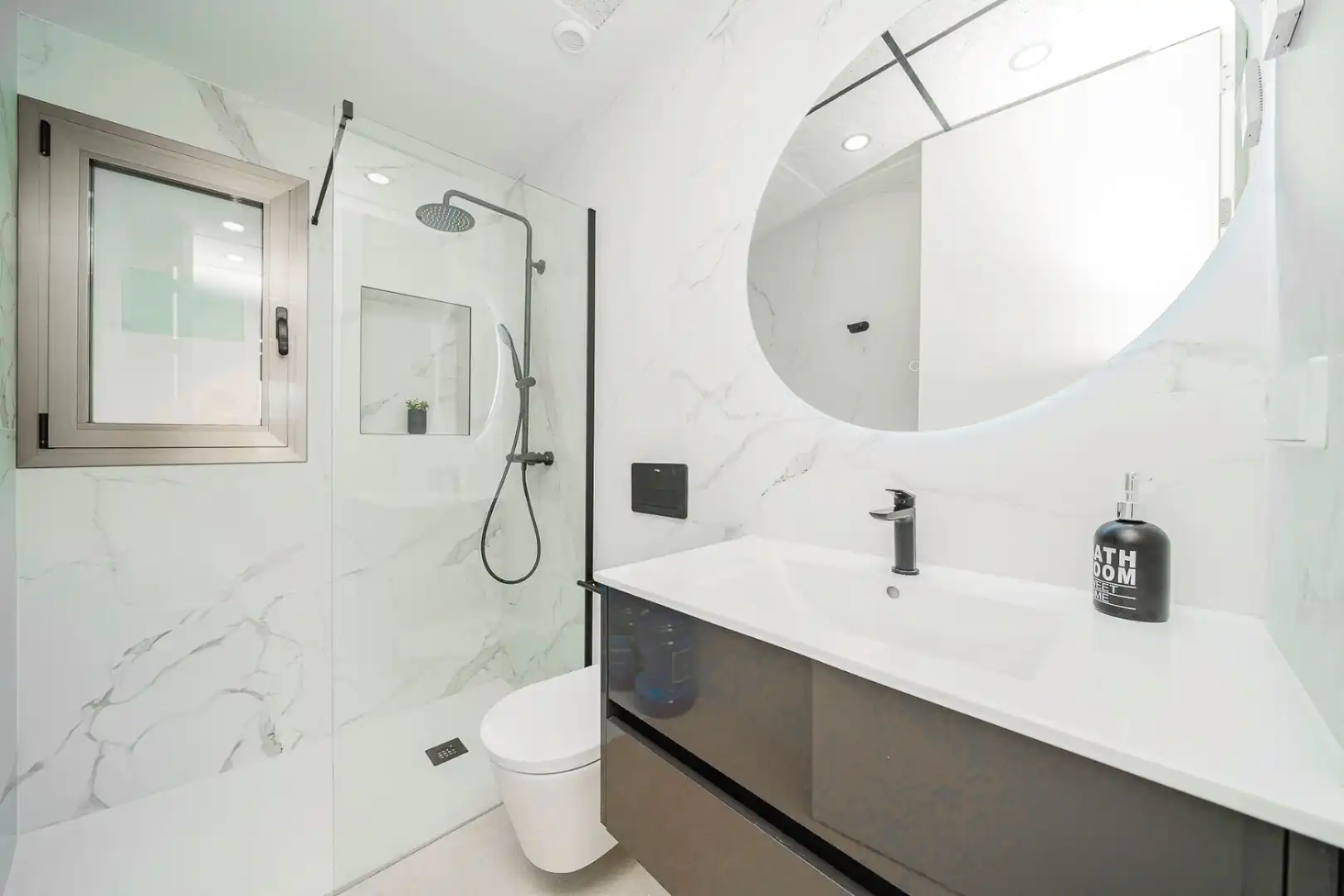 Bathroom of Apartments for sale in Orihuela Costa