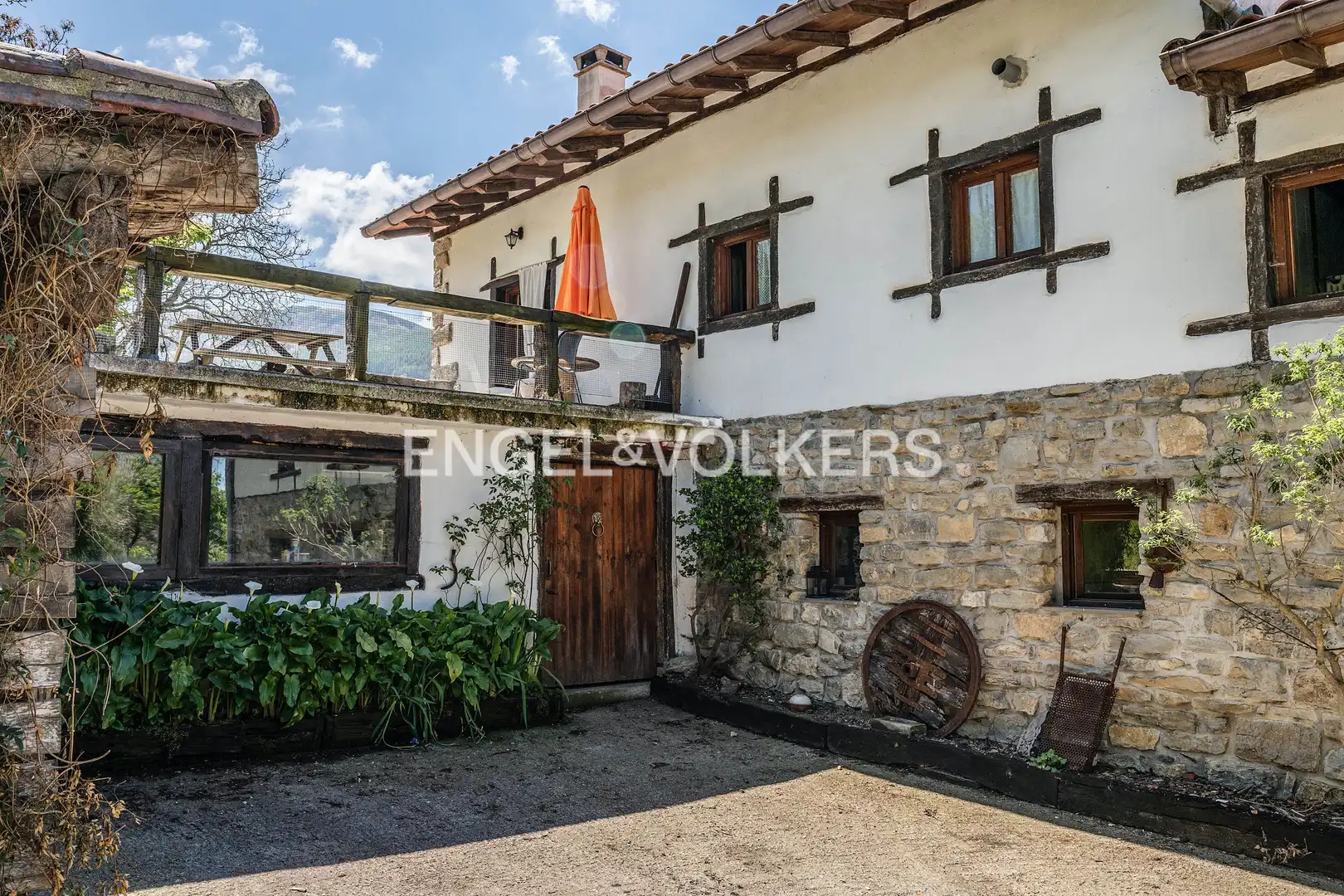 Vista exterior de Casa o chalet en venta en Errezil con Calefacción, Jardín privado y Terraza