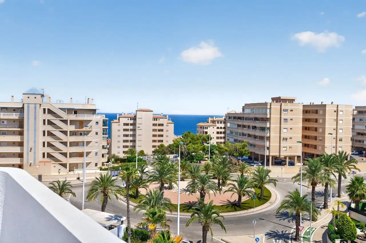 Vista exterior de Ático en venta en Elche / Elx con Aire acondicionado, Calefacción y Jardín privado