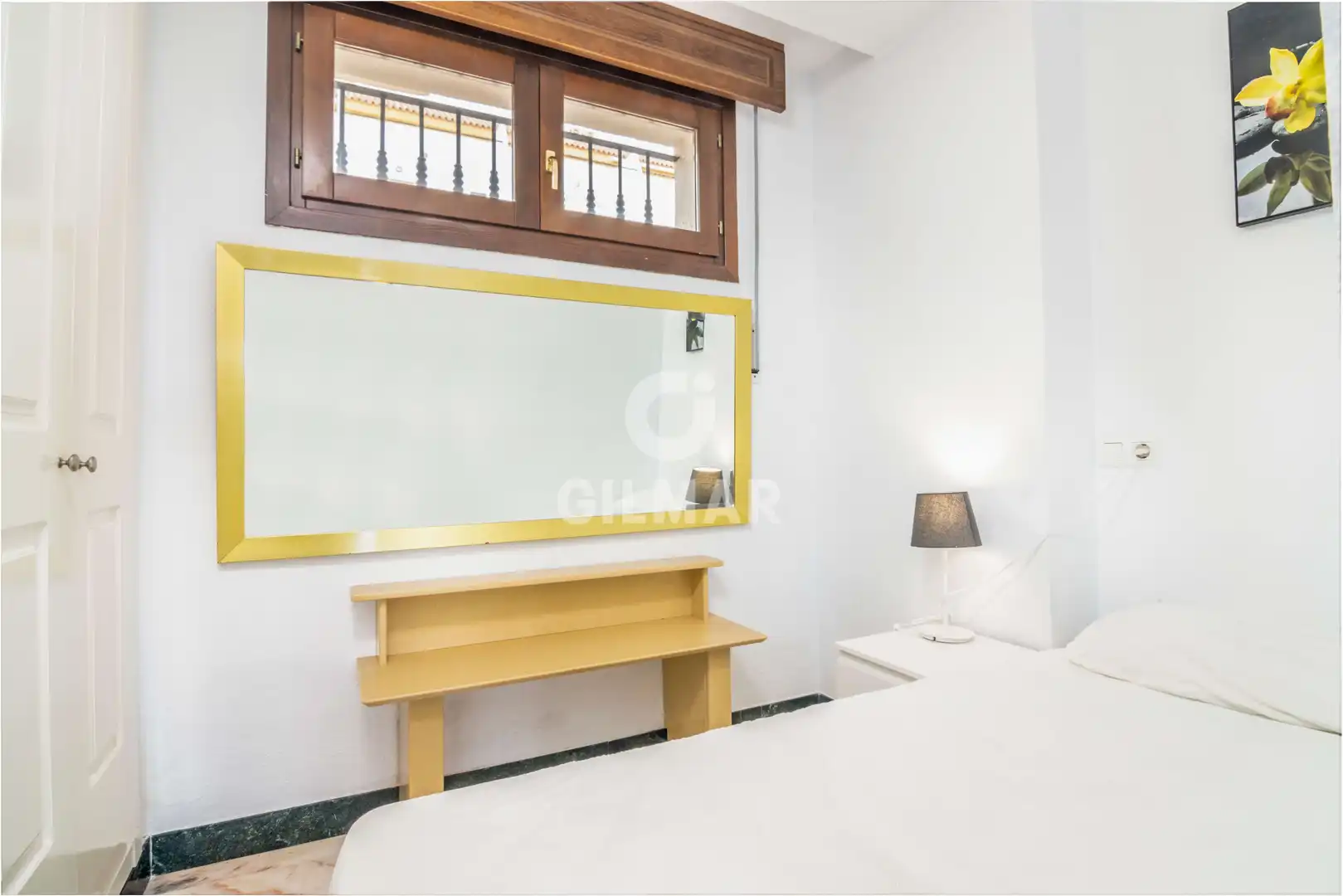Schlafzimmer von Einfamilien-Reihenhaus zum Verkauf in Manilva mit Heizung, Privatgarten und Schwimmbad