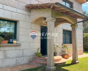 Vista exterior de Casa o xalet en venda en Nigrán amb Calefacció, Jardí privat i Parquet