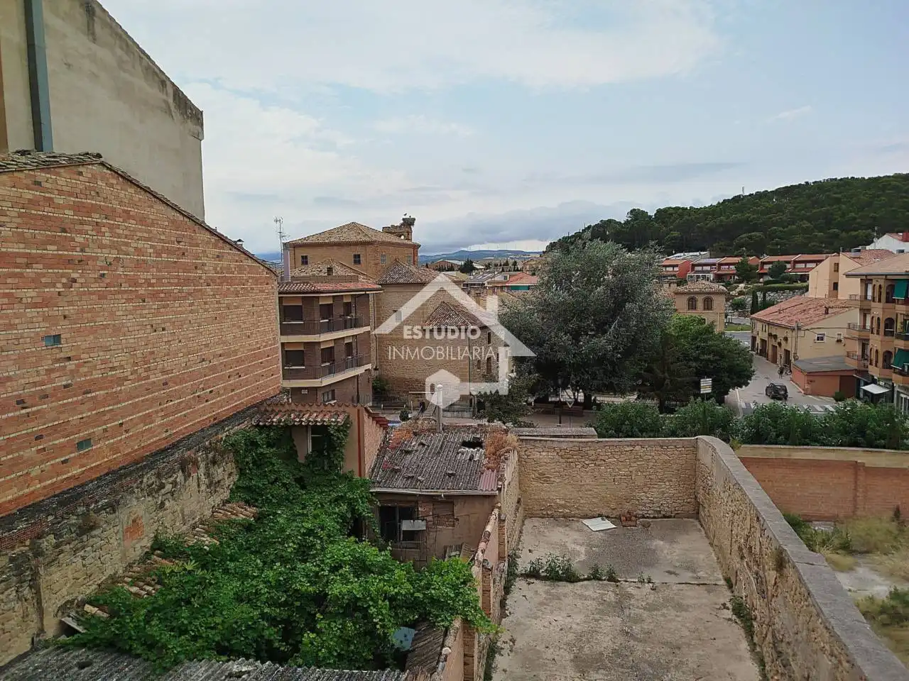 Vista exterior de Dúplex en venta en Viana con Calefacción y Balcón