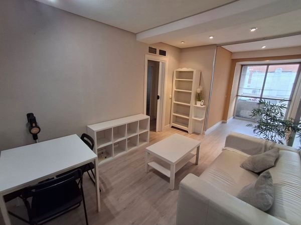 Dormitori de Apartament de lloguer en  Madrid Capital amb Aire condicionat, Calefacció i Moblat