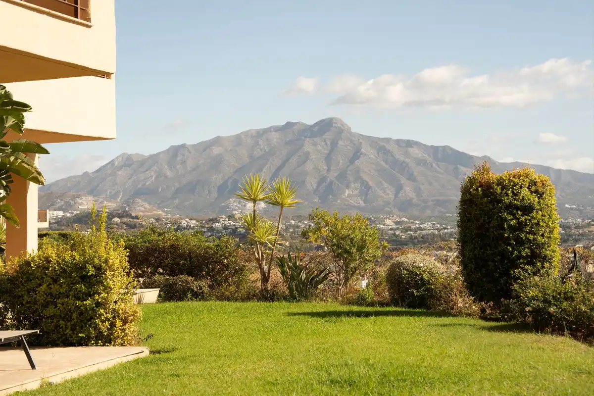 Jardí de Planta baixa en venda en Benahavís amb Aire condicionat, Jardí privat i Terrassa