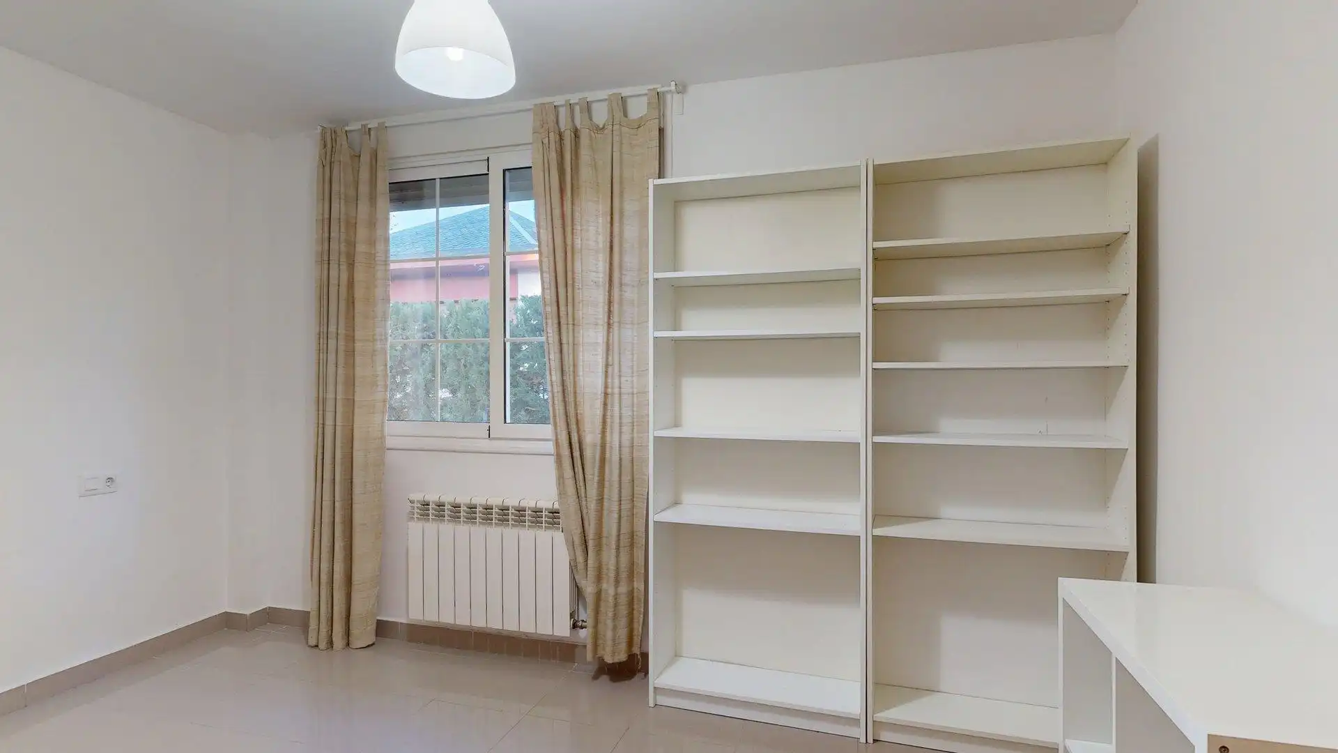 Bedroom of Houses for sale in La Muela