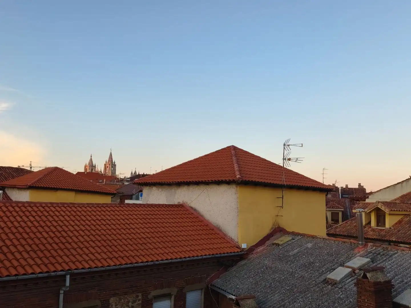 Vista exterior de Pis de lloguer en León Capital 