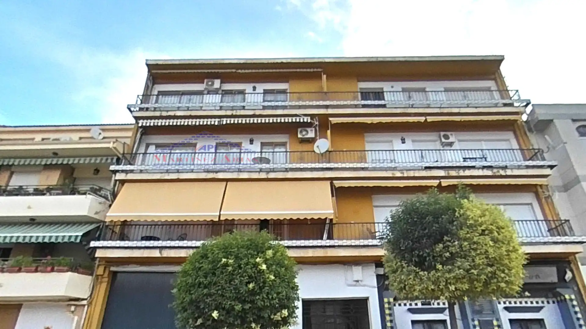Außenansicht von Wohnung zum Verkauf in Alcaudete mit Terrasse und Balkon