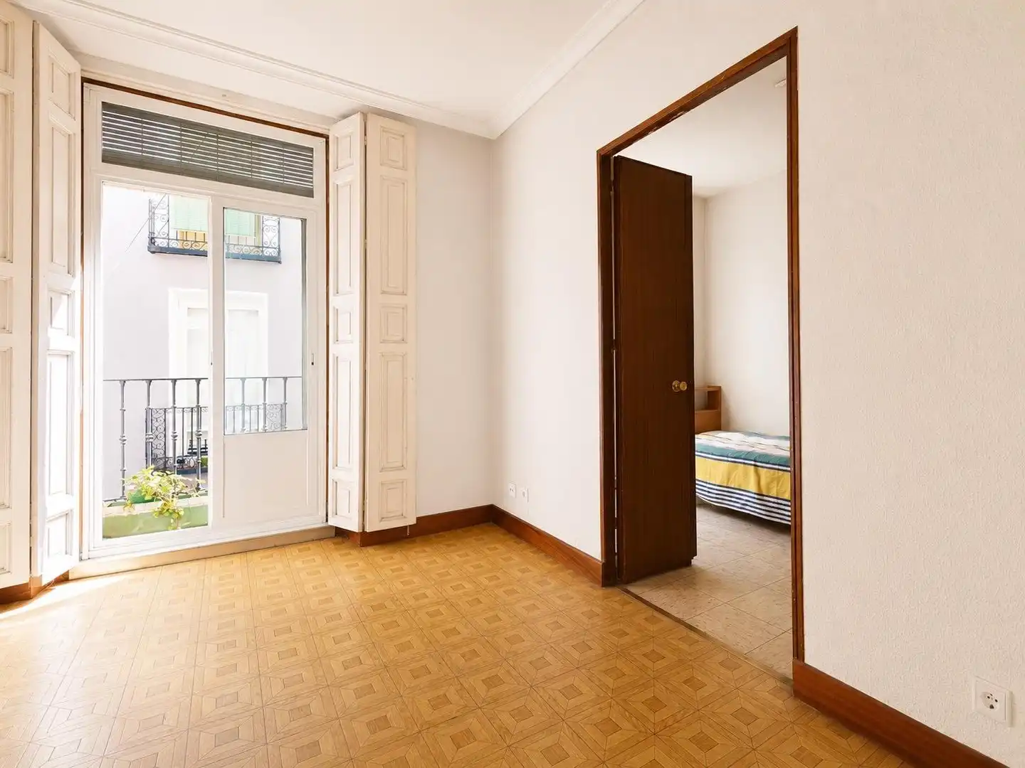 Flat with terrace for sale in Calle de la Luna