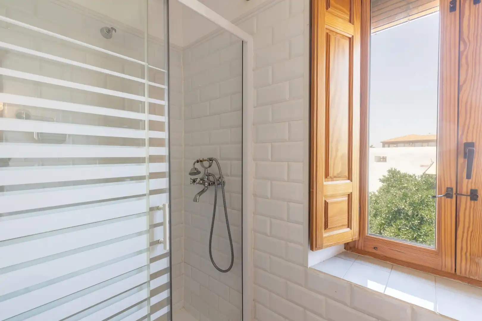 Baño de Casa o chalet en venta en Las Gabias con Aire acondicionado, Calefacción y Jardín privado