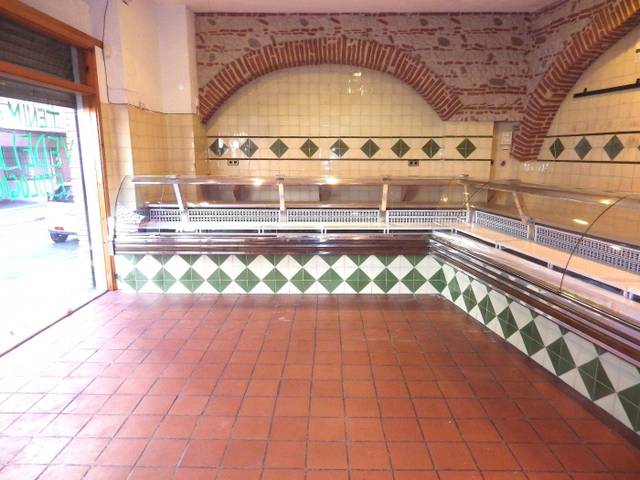 Local comercial en Alquiler en Nucli Urbà