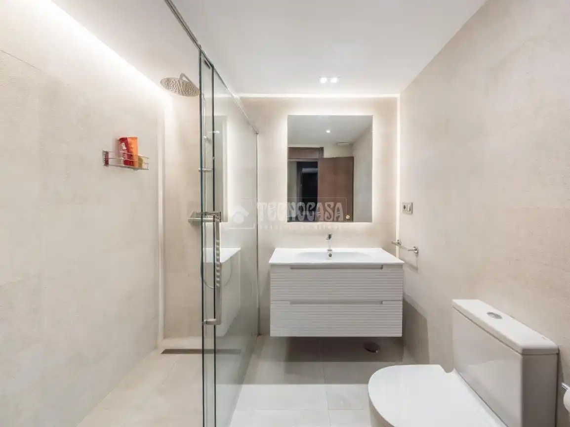 Badezimmer von Wohnung zum Verkauf in Madrid mit Heizung, Terrasse und Abstellraum