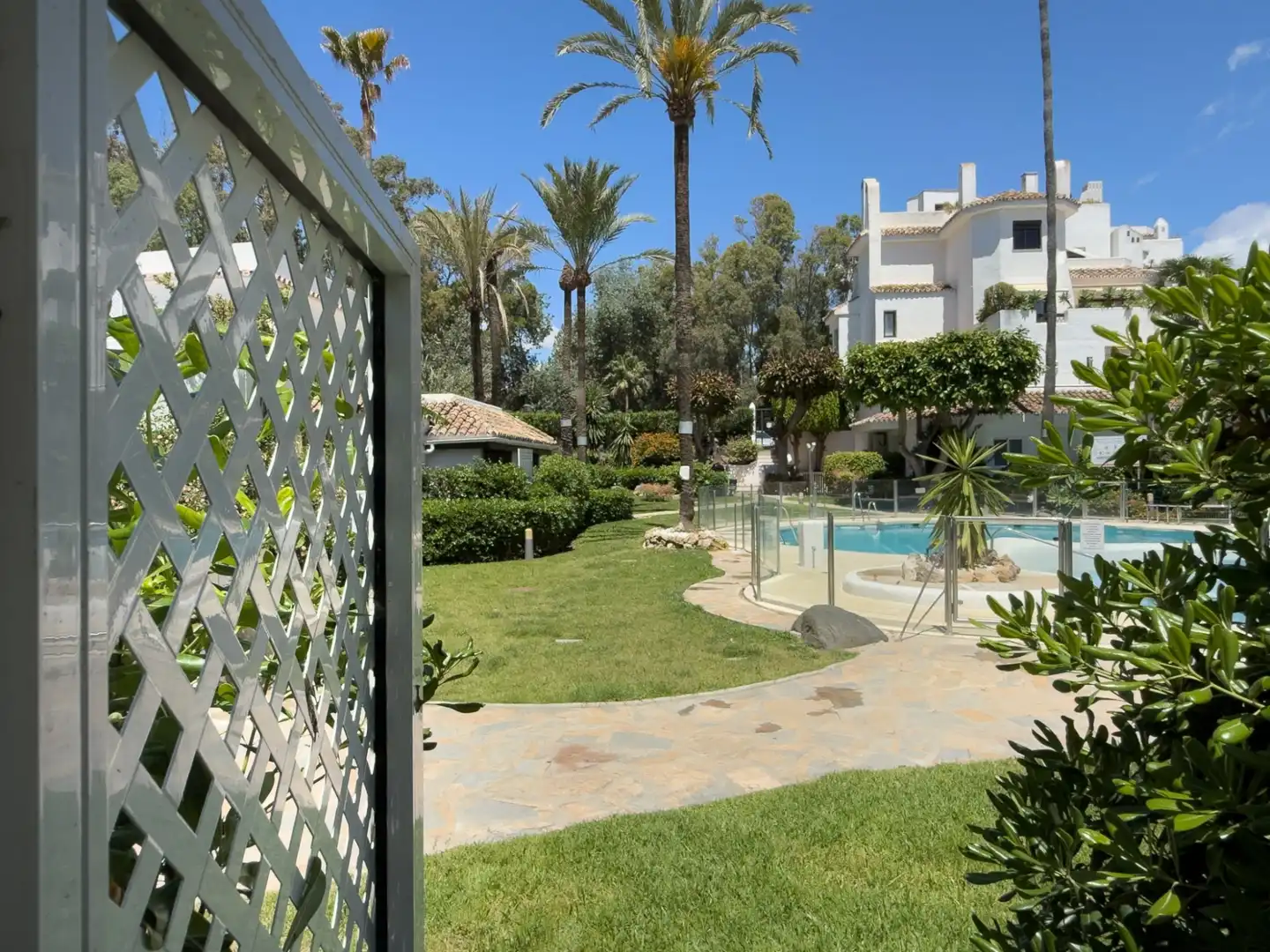 Jardín de Planta baja en venta en Marbella con Aire acondicionado, Terraza y Piscina