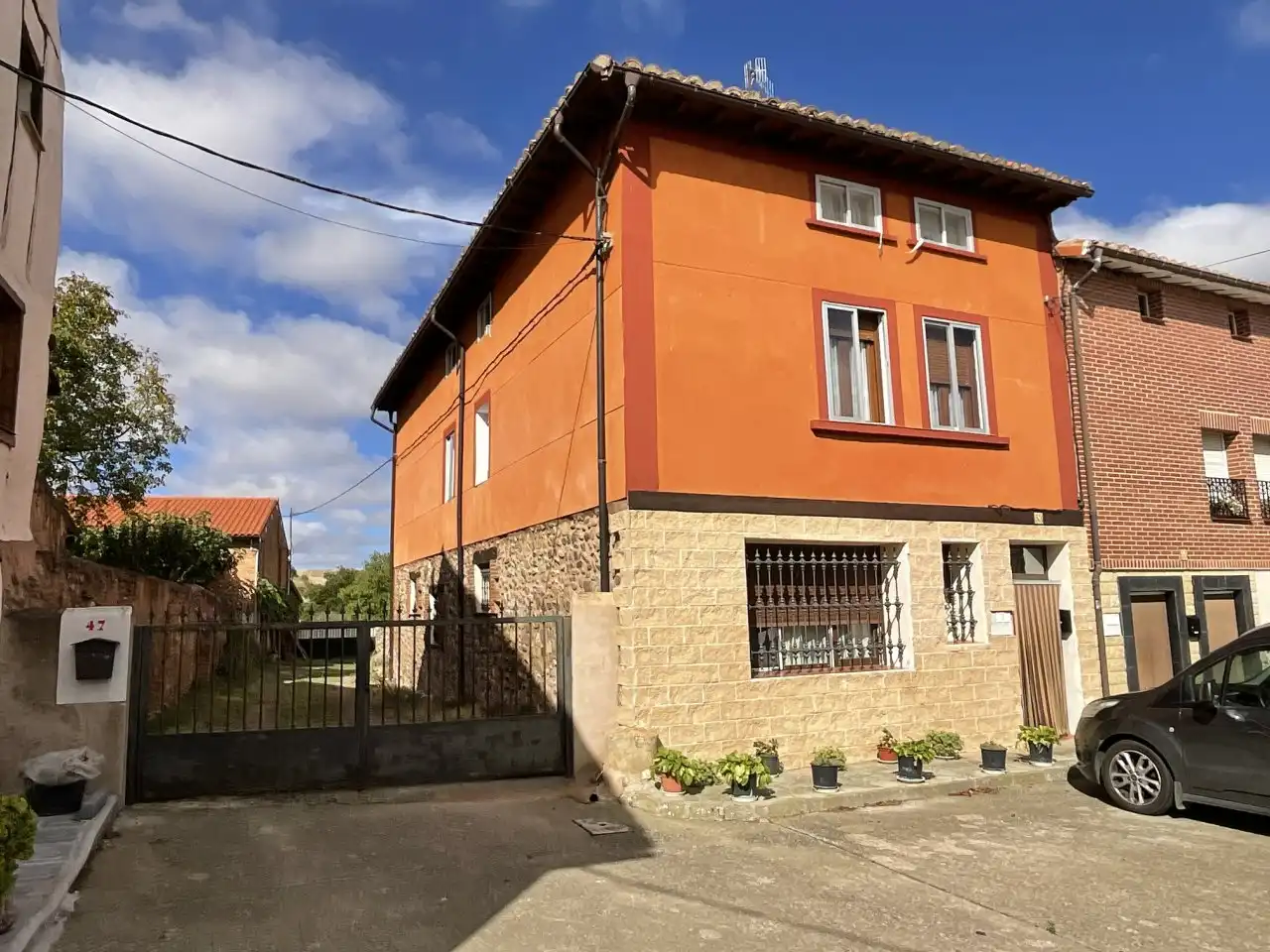 Vista exterior de Casa adosada en venta en Bascuñana, Burgos