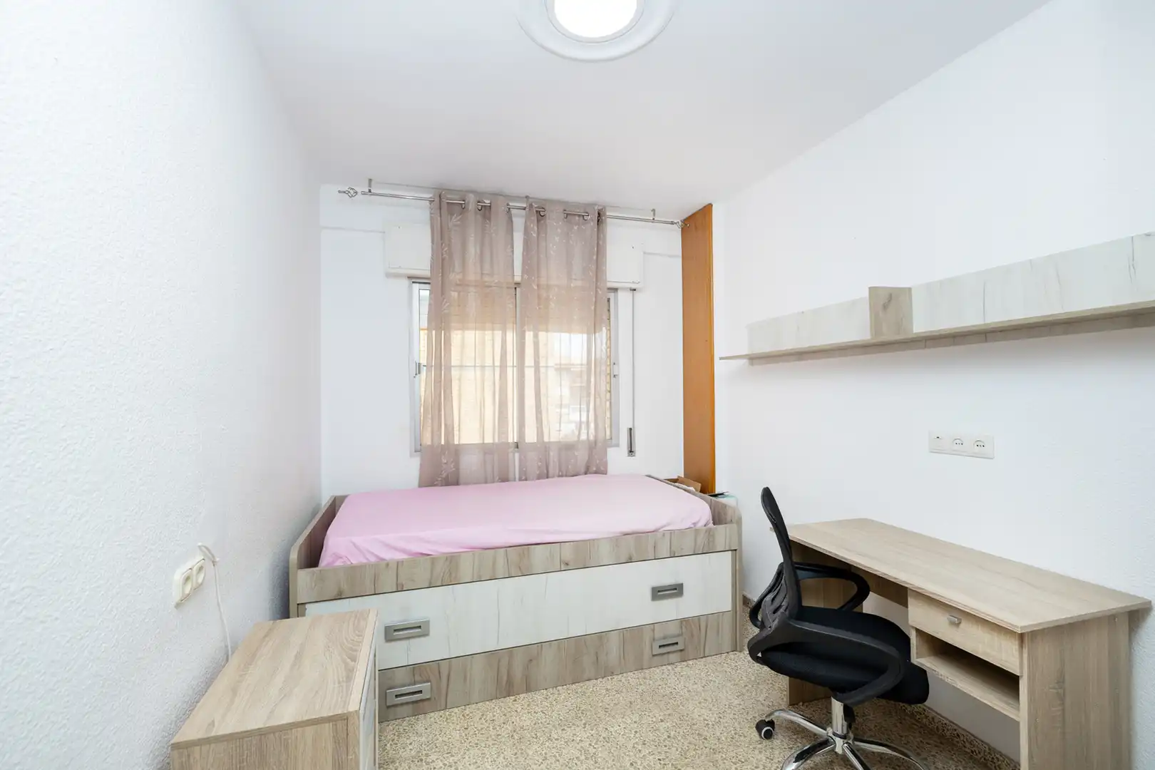 Schlafzimmer von Wohnung zur Miete in Granada mit Klimaanlage, Möbliert und Waschmaschine
