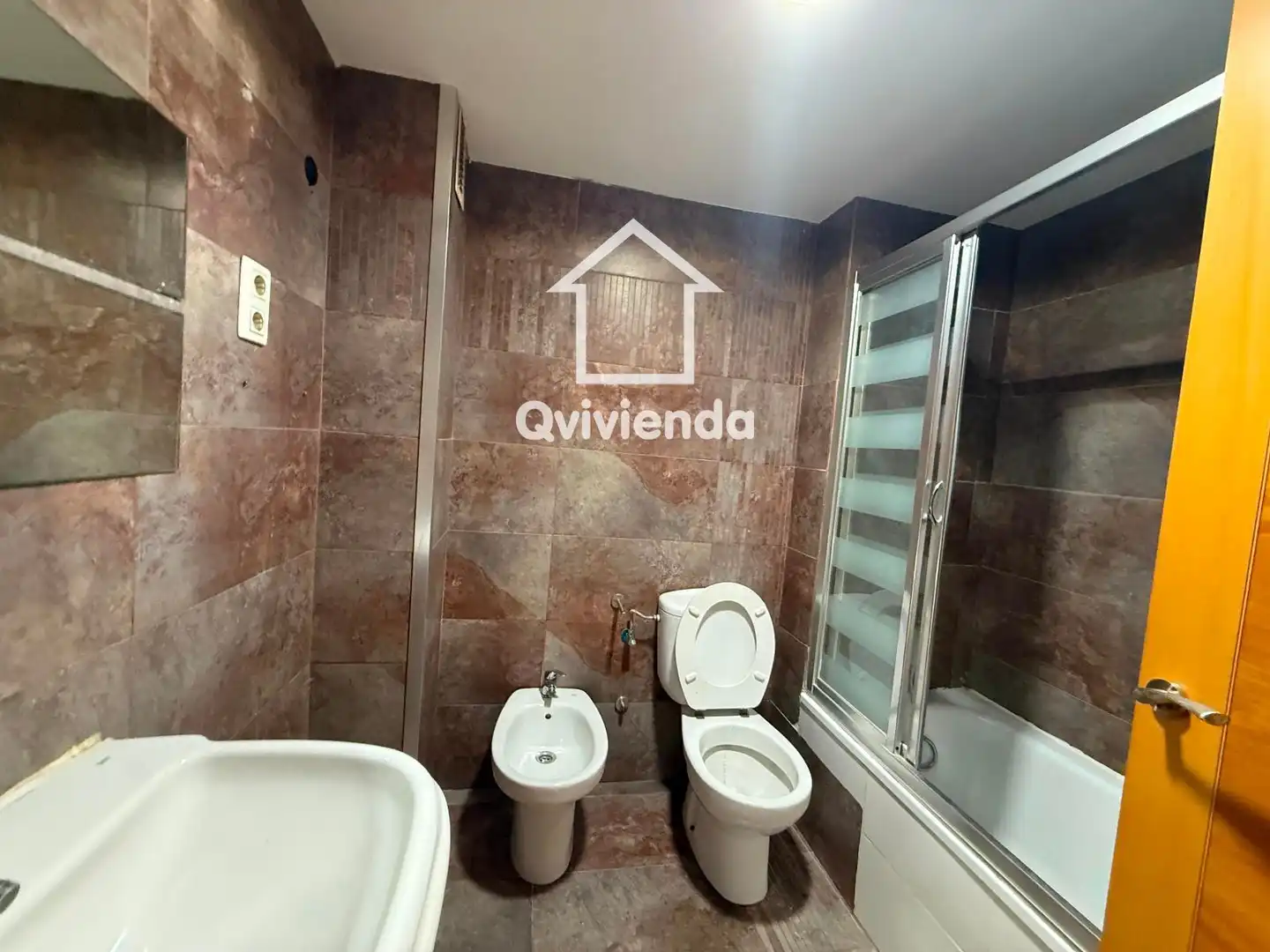 Badezimmer von Wohnung zum Verkauf in Sabadell mit Heizung und Terrasse