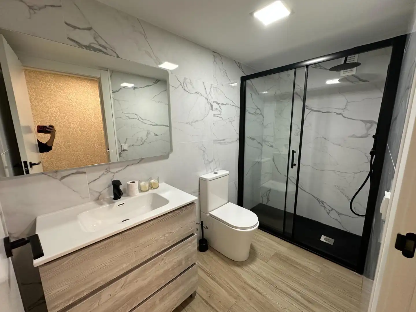 Bany de Apartament de lloguer en Alicante / Alacant amb Aire condicionat, Calefacció i Moblat