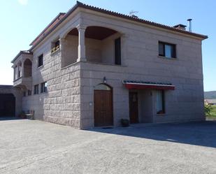 Vista exterior de Casa o xalet en venda en Valga amb Jardí privat, Terrassa i Traster