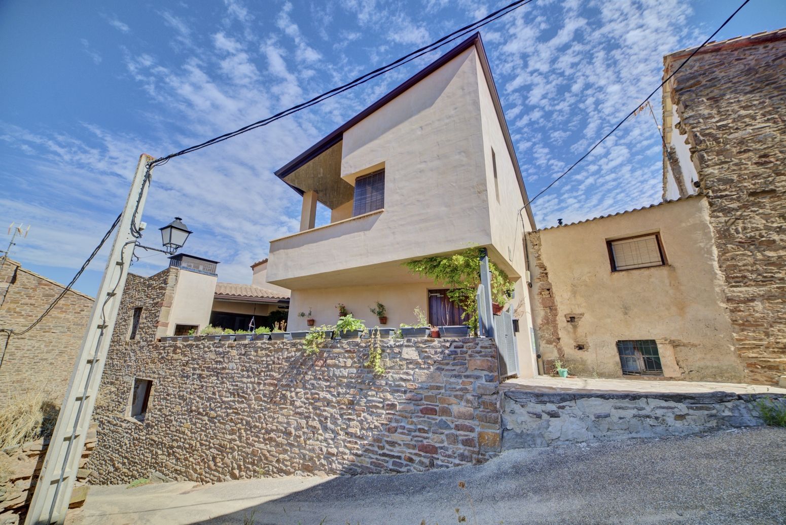 Vista exterior de Àtic en venda en Undués de Lerda amb Calefacció, Parquet i Terrassa