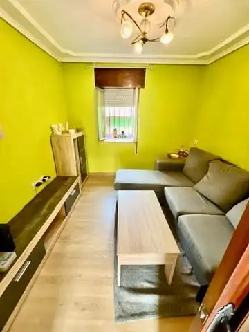 Sala de estar de Casa adosada en venta en Mieres (Asturias) con Jardín privado, Trastero y Amueblado