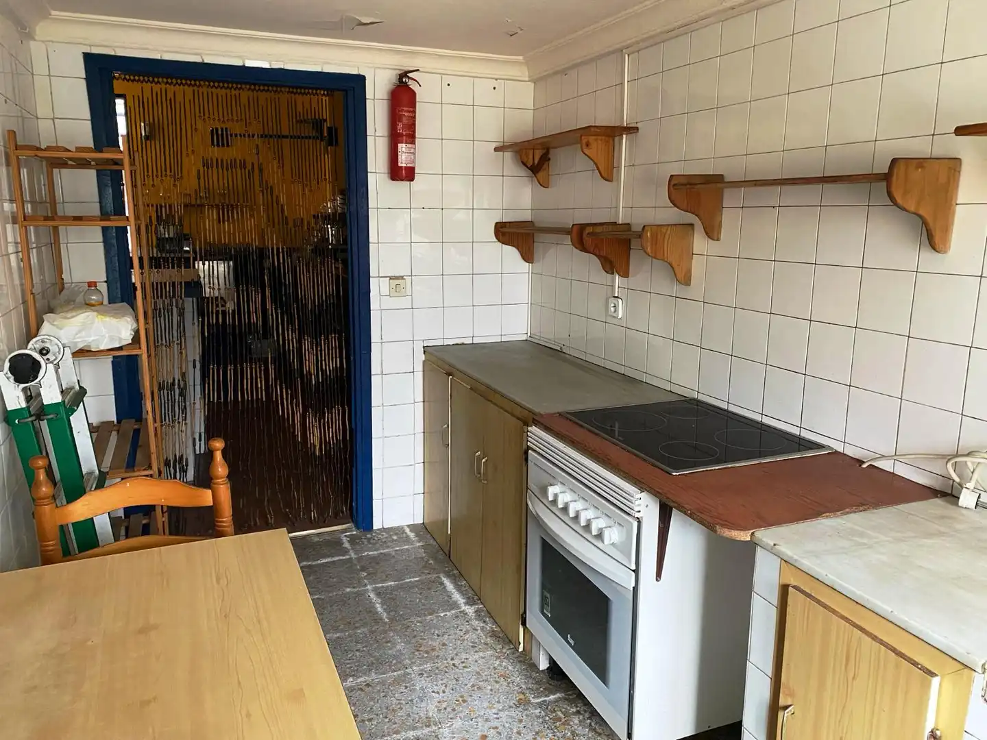 Cocina de Local en venta en Gijón  con Amueblado y Alarma