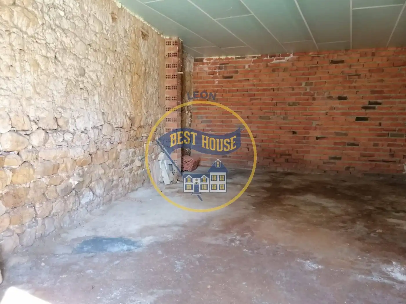 Casa o xalet en venda en Rioseco de Tapia amb Traster i Balcó