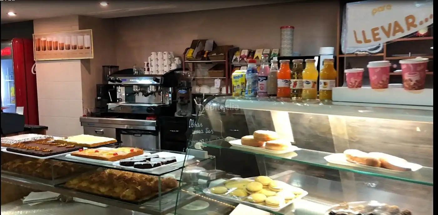 Business premises for sale in Carrer de Francesc Pi i Margall 2, imagen 2