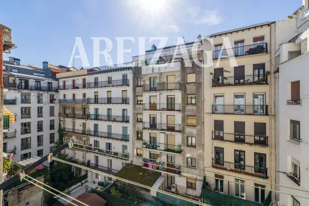 Vista exterior de Piso en venta en Gros