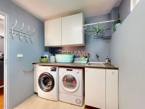 Casa adosada en venta en Vigo  con Calefacción, Jardín privado y Terraza