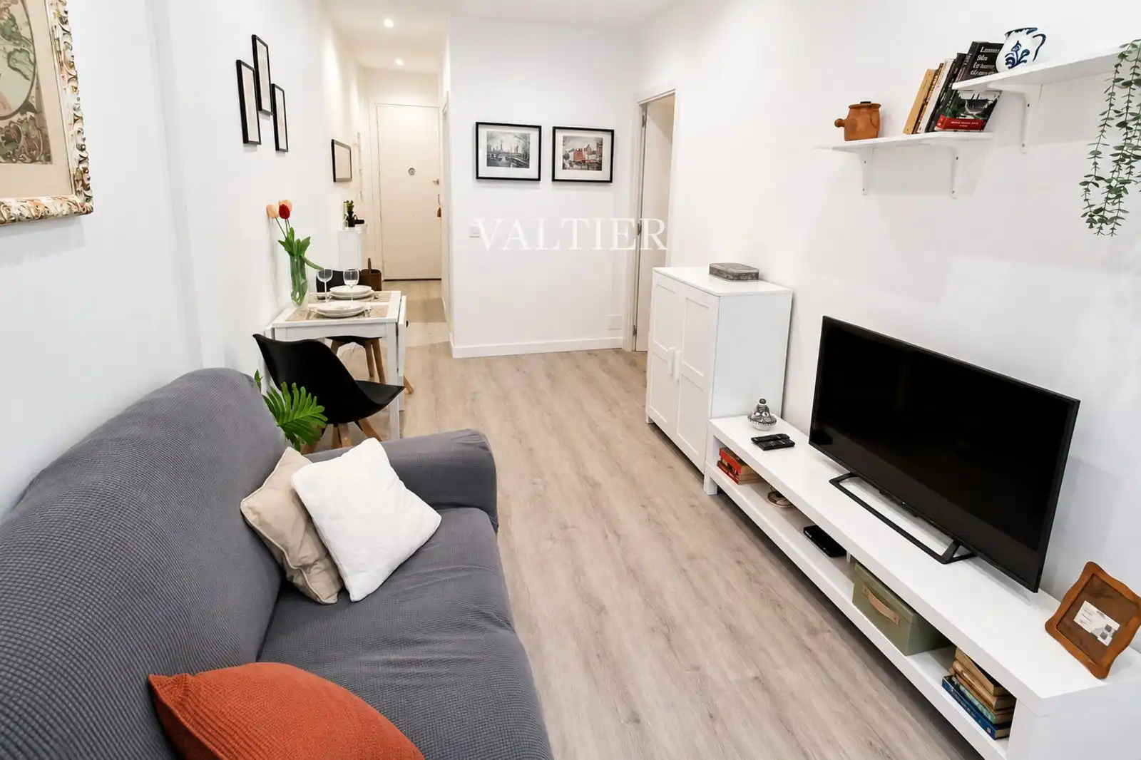Living room of Flat for sale in Madrid  with Heating, Terrace and Furnished