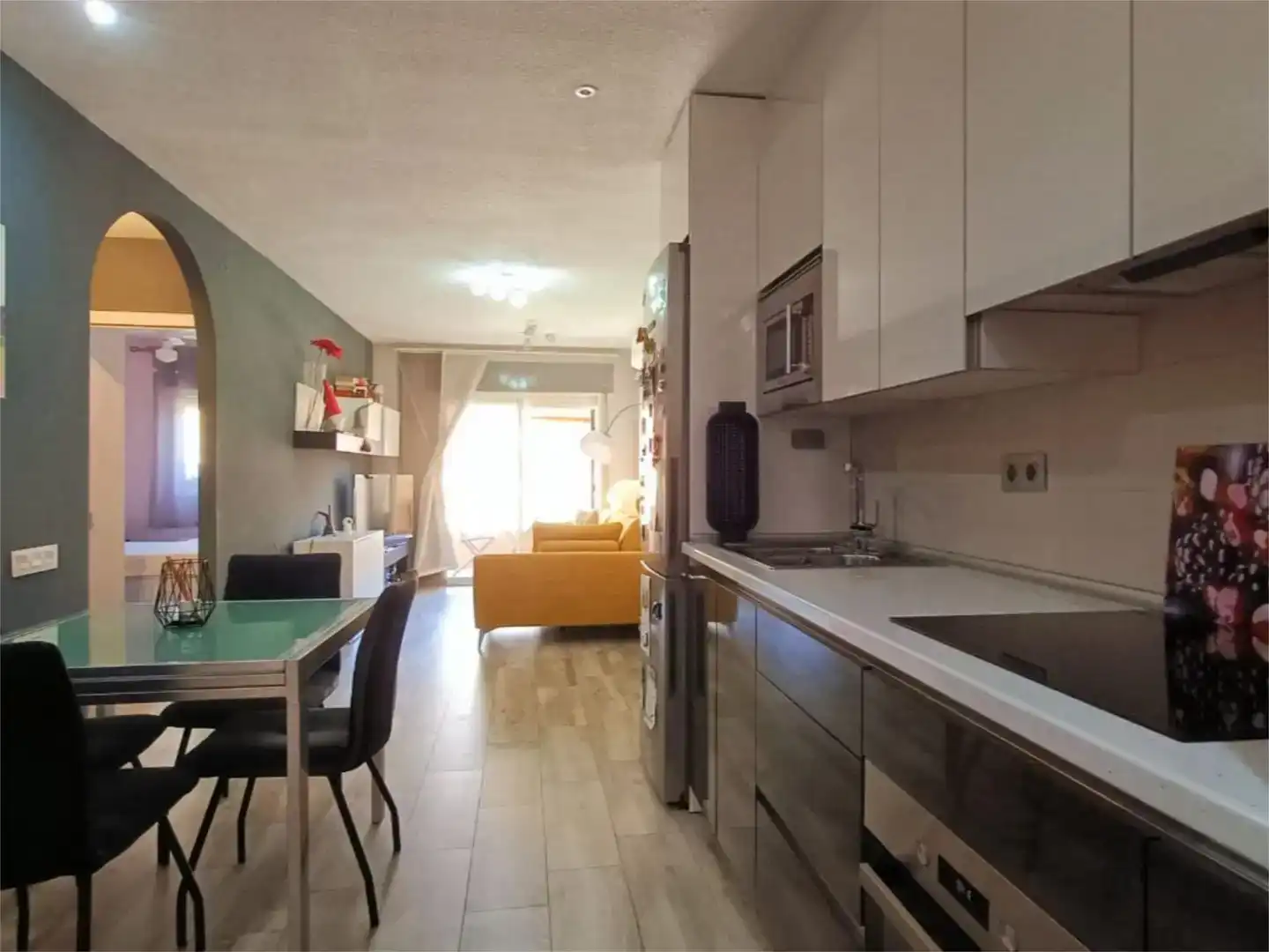 Cuina de Apartament en venda en Roquetas de Mar amb Aire condicionat